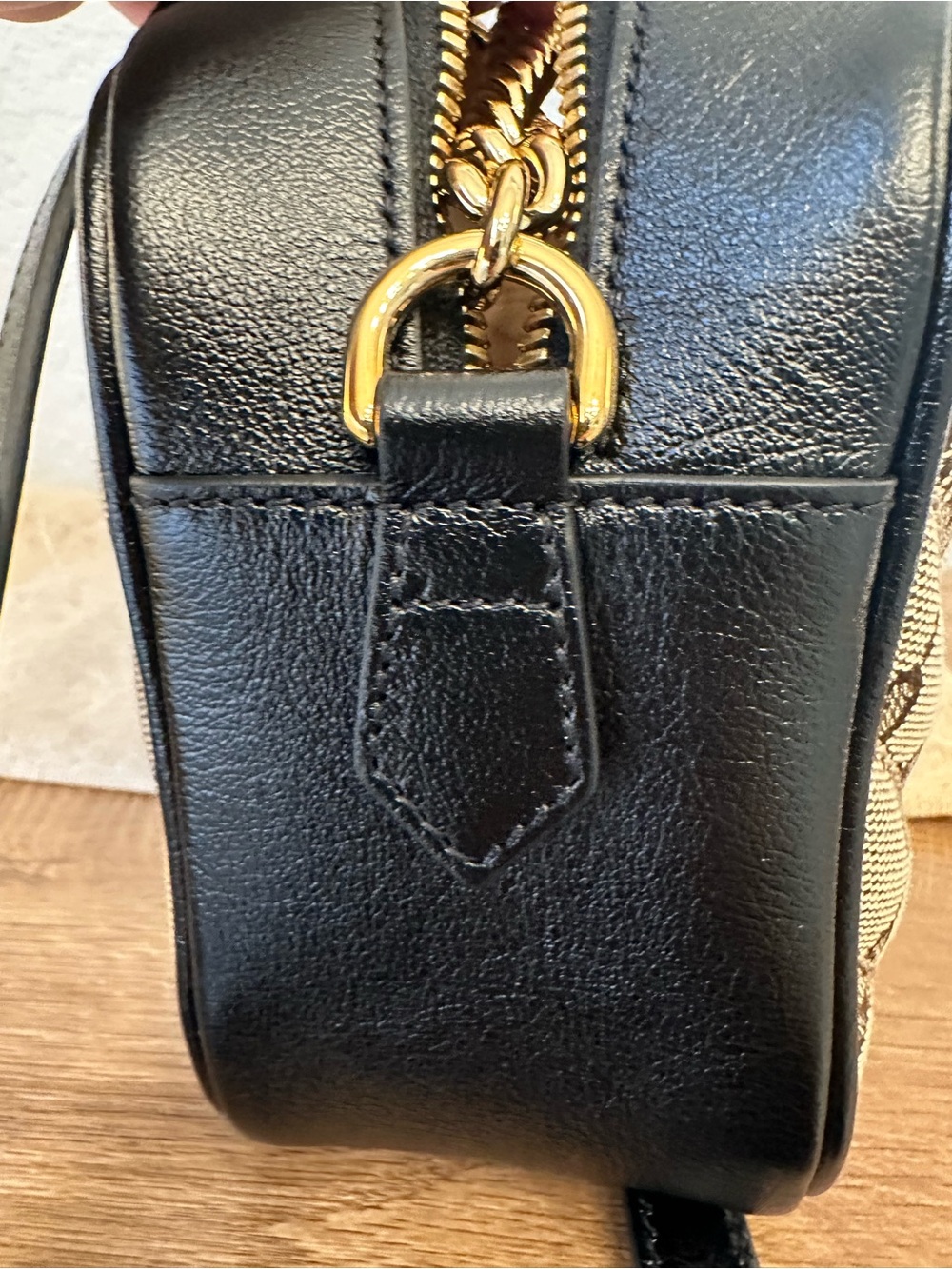 Gucci Beige GG Supreme Canvas Camera Bag with Black Trim - Picture 5 of 16